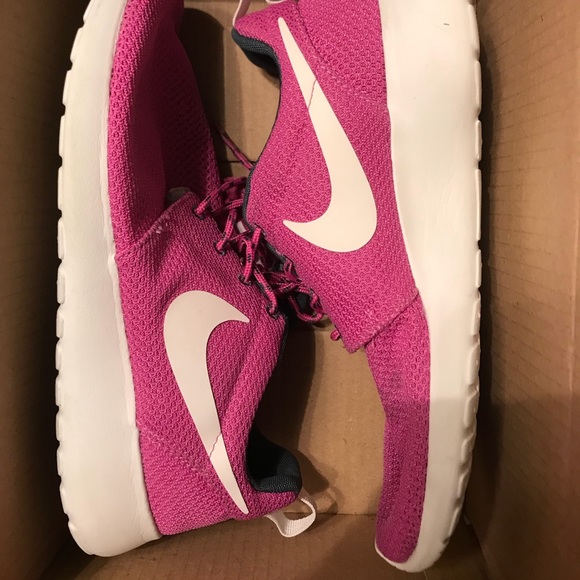 Nike Roshes size 8. Worn only a few times. - Picture 4 of 4